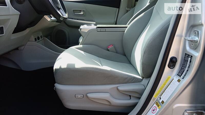 Універсал Toyota Prius v 2012 в Одесі