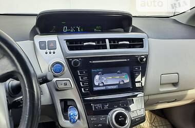 Хэтчбек Toyota Prius v 2016 в Одессе