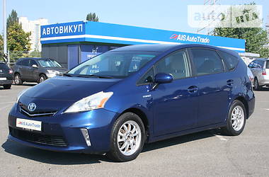 Toyota Prius v 2011