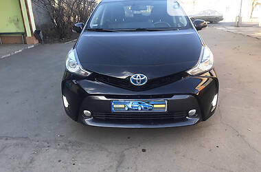 Мінівен Toyota Prius v 2017 в Миколаєві