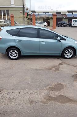 Мінівен Toyota Prius v 2014 в Володимир-Волинському