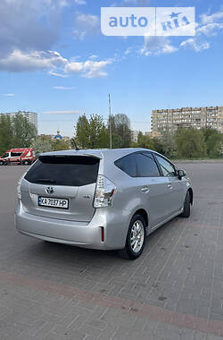 Універсал Toyota Prius v 2013 в Києві