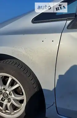 Toyota Prius v 2013