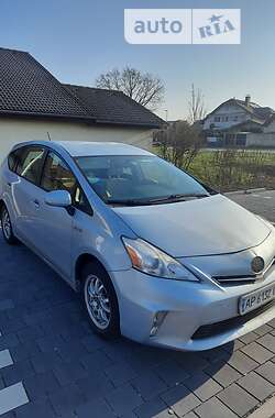 Toyota Prius v 2013