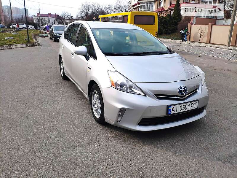 Універсал Toyota Prius v 2012 в Києві