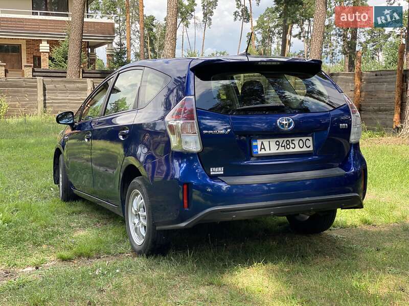 Универсал Toyota Prius v 2017 в Киеве