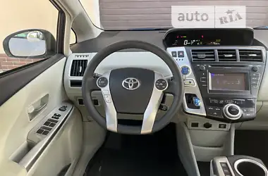 Toyota Prius v 2014