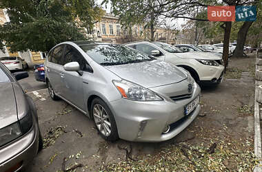 Toyota Prius v 2011