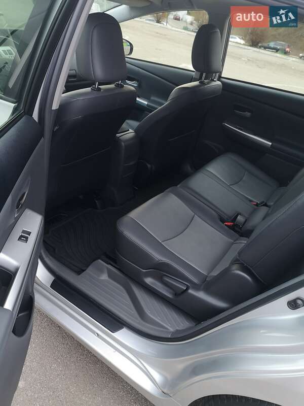 Универсал Toyota Prius v 2012 в Умани