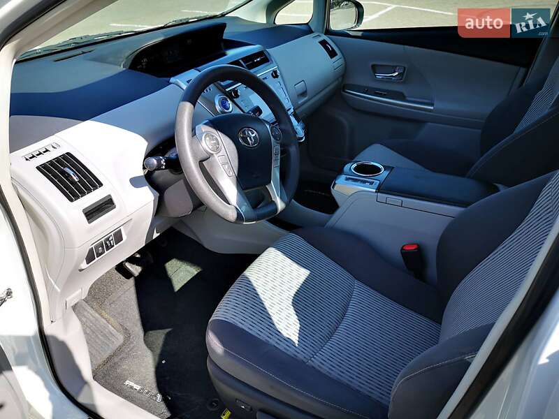 Универсал Toyota Prius v 2014 в Одессе