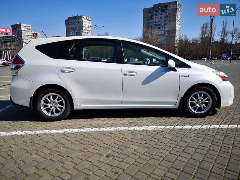Универсал Toyota Prius v 2014 в Одессе