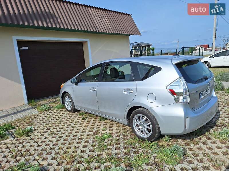 Універсал Toyota Prius v 2014 в Одесі