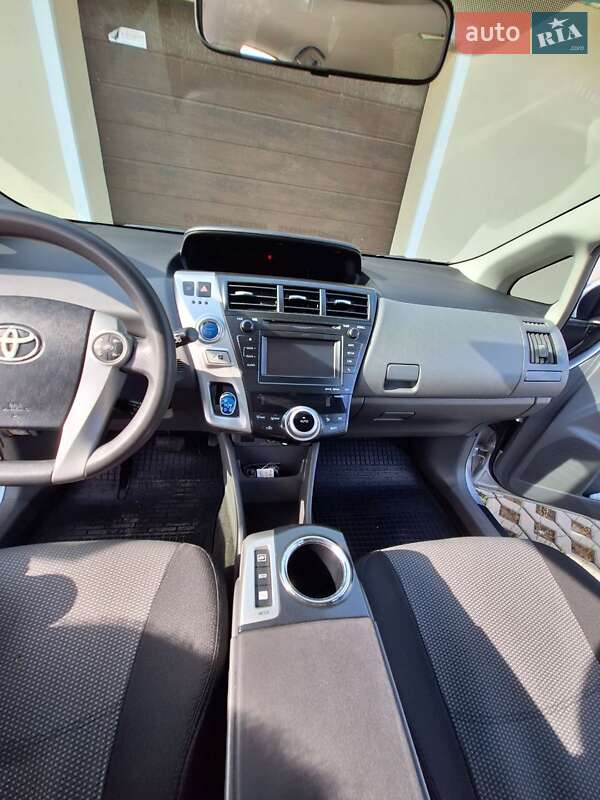 Універсал Toyota Prius v 2014 в Одесі