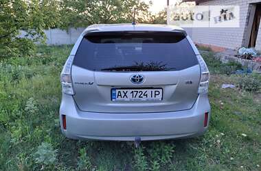 Хетчбек Toyota Prius v 2013 в Харкові