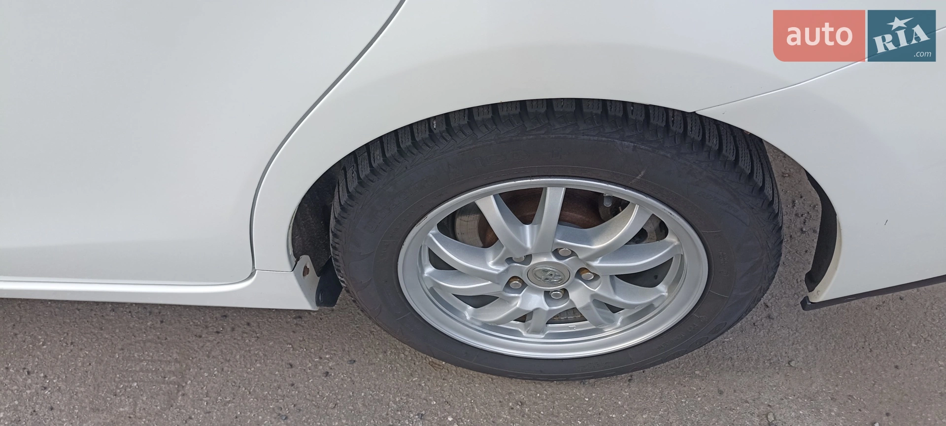 2015 Toyota Prius v (+) - мініатюра 16