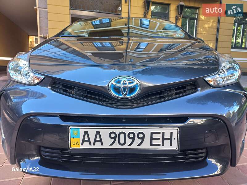 Универсал Toyota Prius v 2015 в Киеве