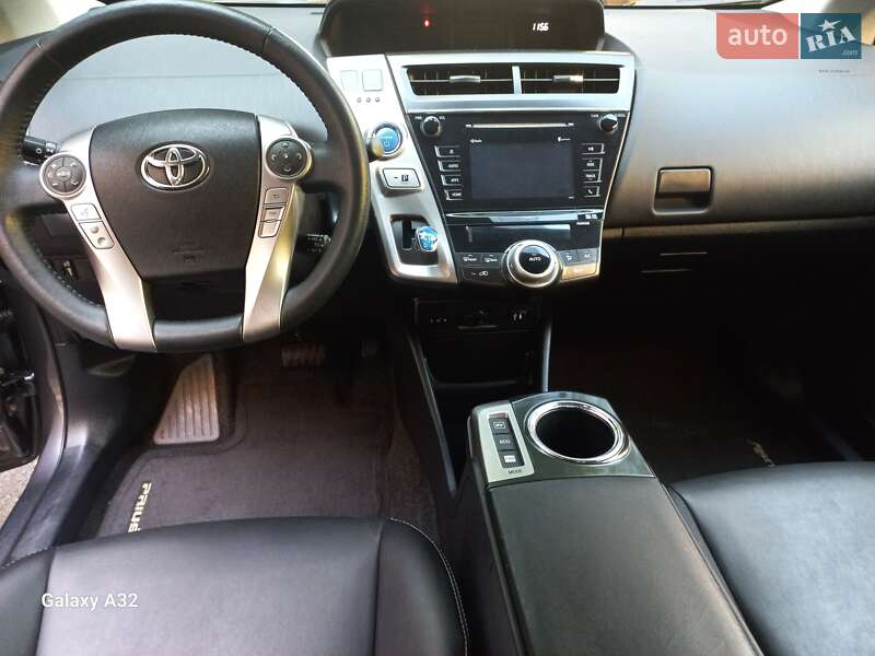 Универсал Toyota Prius v 2015 в Киеве