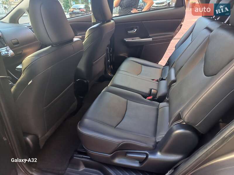 Универсал Toyota Prius v 2015 в Киеве