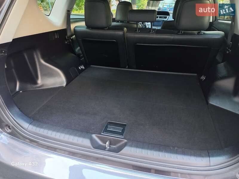 Универсал Toyota Prius v 2015 в Киеве