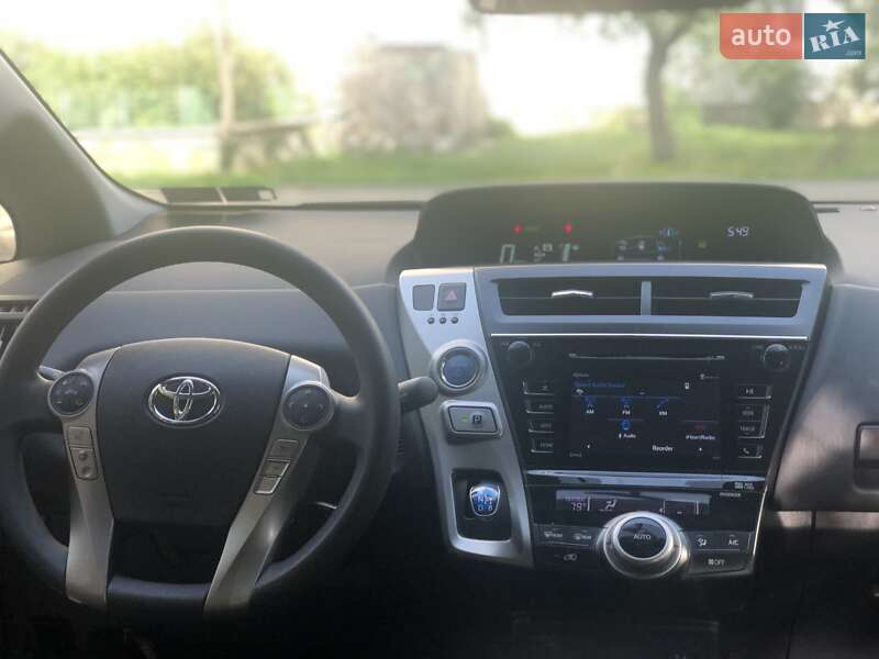 Универсал Toyota Prius v 2016 в Львове