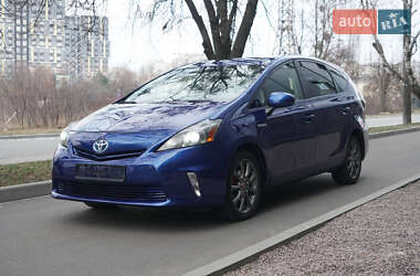 Универсал Toyota Prius v 2013 в Киеве