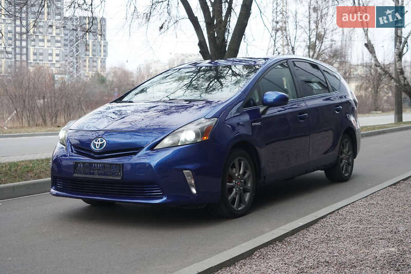 Універсал Toyota Prius v 2013 в Києві