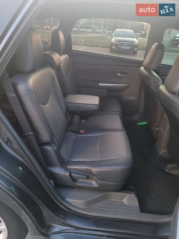 Универсал Toyota Prius v 2013 в Киеве