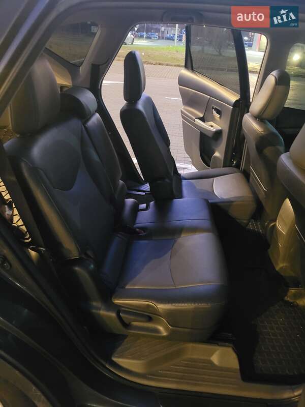 Универсал Toyota Prius v 2013 в Киеве