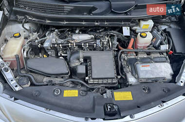 Универсал Toyota Prius v 2011 в 