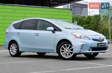 Toyota Prius v 2013 Toyota Prius v 2013