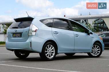 Универсал Toyota Prius v 2013 в 