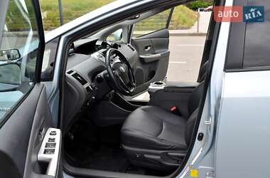 Универсал Toyota Prius v 2013 в 