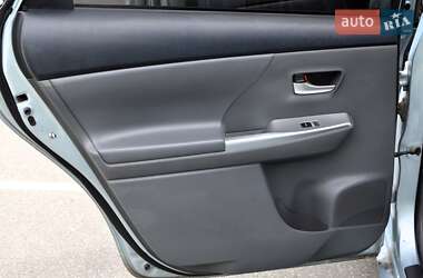 Универсал Toyota Prius v 2013 в 