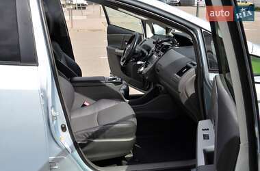 Универсал Toyota Prius v 2013 в 