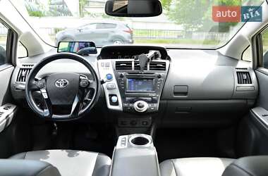 Универсал Toyota Prius v 2013 в 