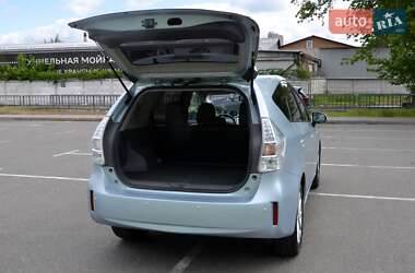 Универсал Toyota Prius v 2013 в 