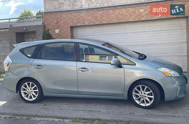 Универсал Toyota Prius v 2014 в Черноморске