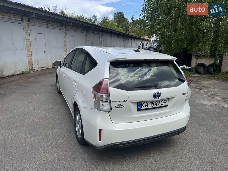 Універсал Toyota Prius v 2015 в Києві
