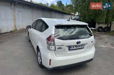 Універсал Toyota Prius v 2015 в 