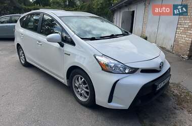 Toyota Prius v 2015 Toyota Prius v 2015