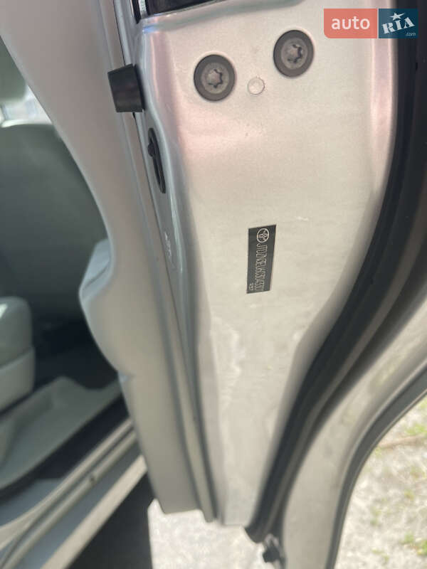 Хетчбек Toyota Prius v 2011 в Києві
