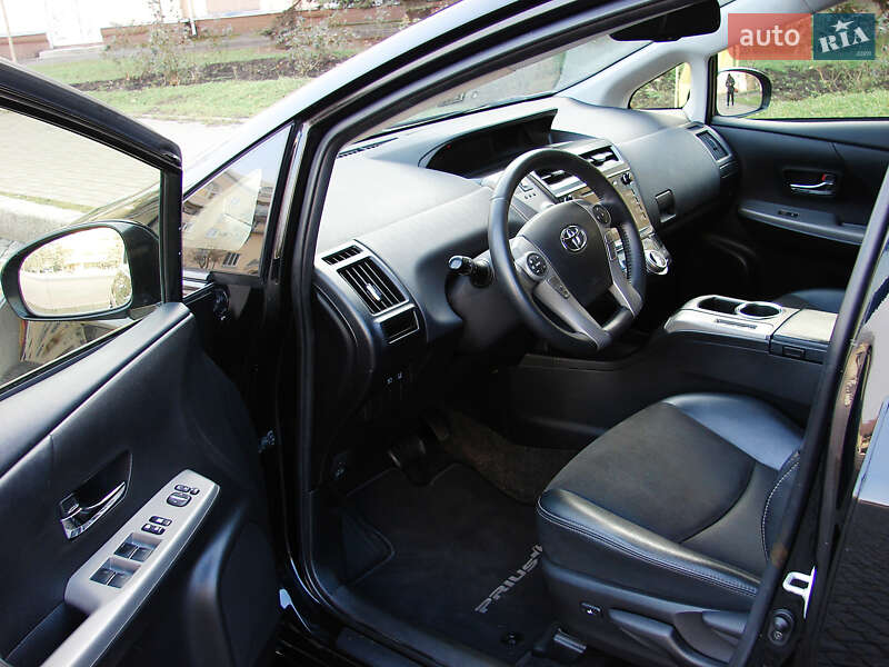 Универсал Toyota Prius v 2018 в Одессе