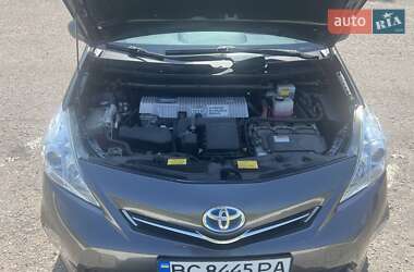 Універсал Toyota Prius v 2014 в 