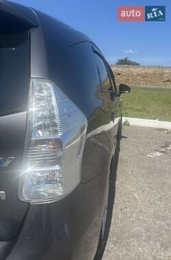 Універсал Toyota Prius v 2014 в 