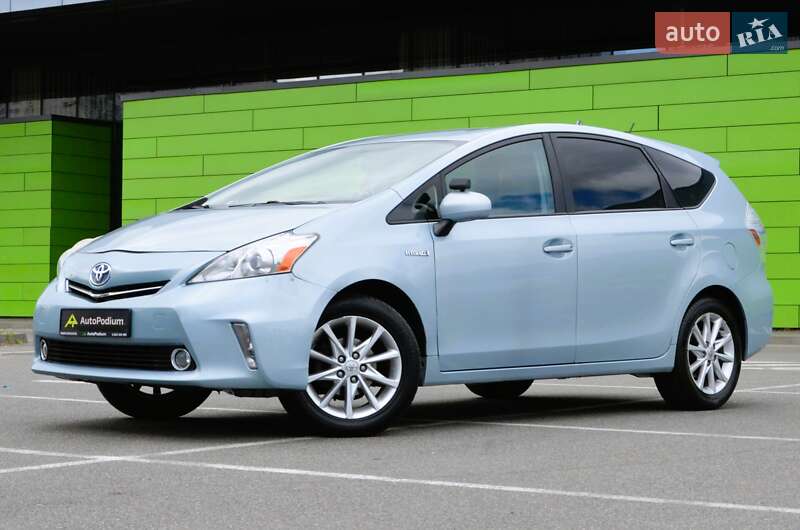 Toyota Prius v 2013