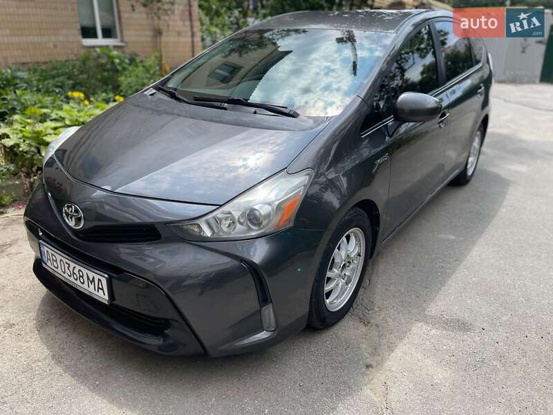 Универсал Toyota Prius v 2015 в Киеве