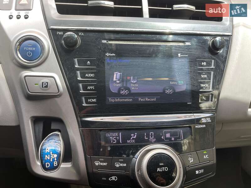 Универсал Toyota Prius v 2015 в Киеве