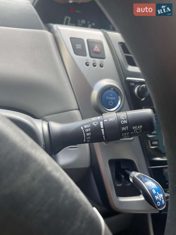 Универсал Toyota Prius v 2015 в Киеве