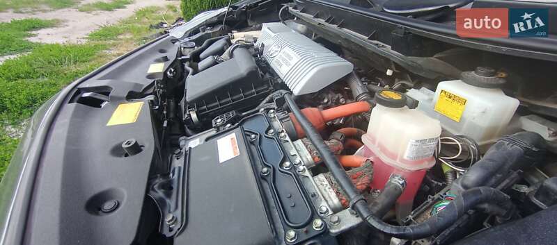 Универсал Toyota Prius v 2013 в Мироновке