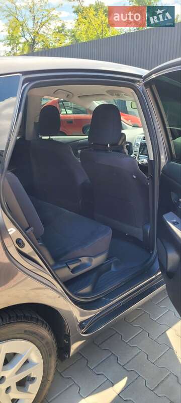Универсал Toyota Prius v 2016 в Киеве